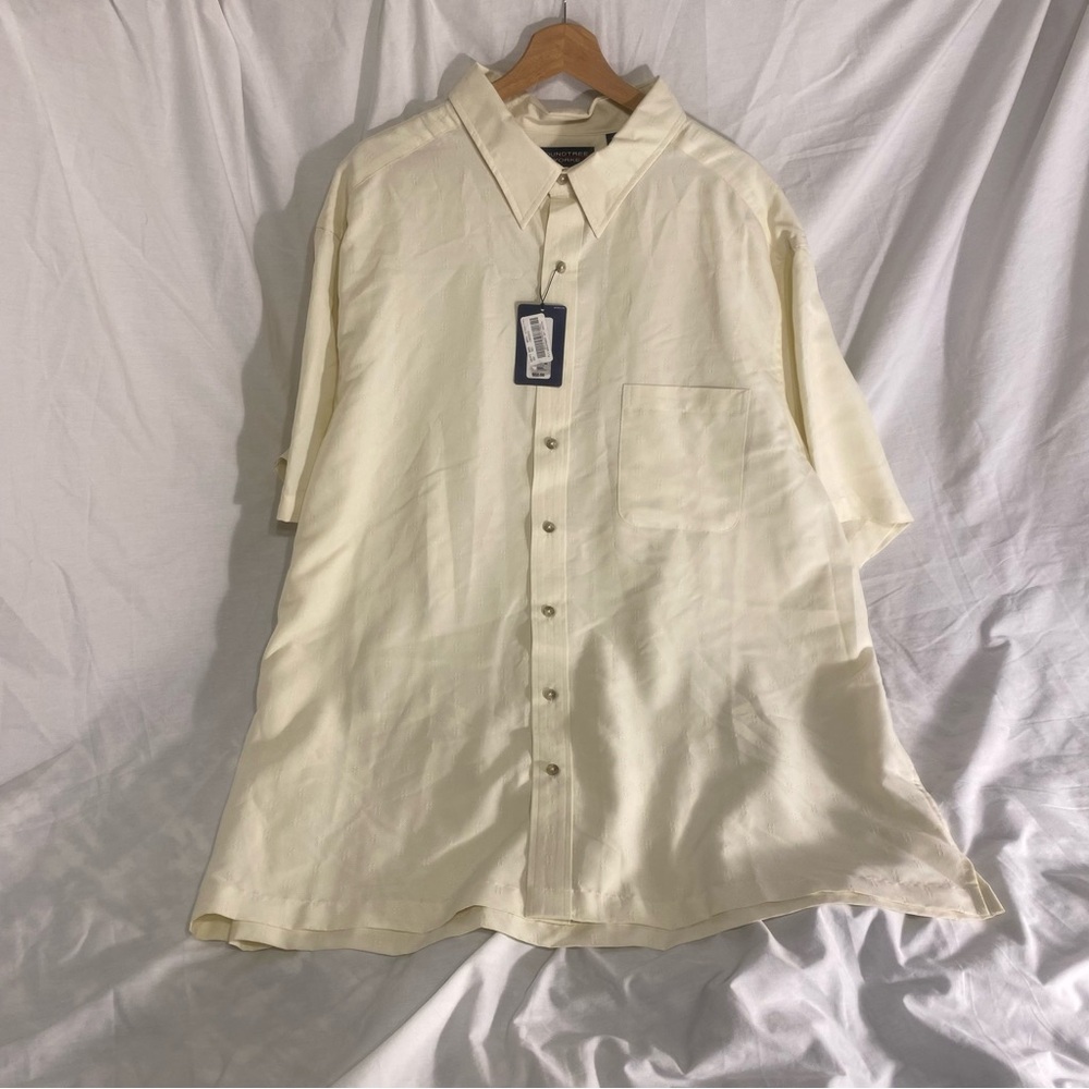 Roundtree & Yorke Men's Light Cream Button Down Shirt